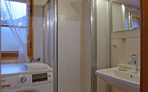 Zwärgli: Bathroom, Room, Property, Wall, Architecture, Real Estate, Plumbing Fixture, Glass, Building, Tile