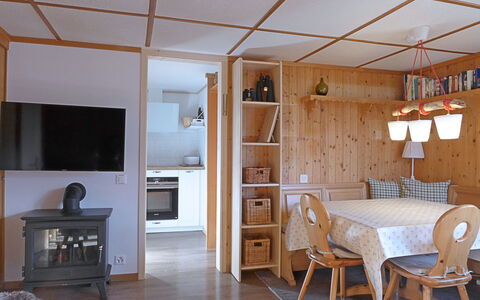 Zwärgli: Furniture, Table, Property, Building, Cabinetry, Chair, Wood, Interior Design, Lighting, Kitchen