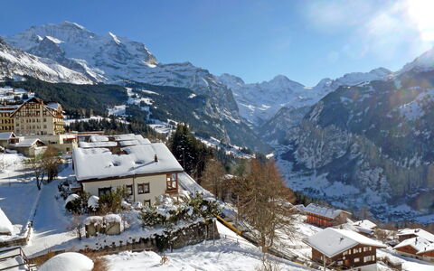 Wengen 602: Sky, Mountain, Snow, Cloud, Building, Slope, Highland, House, Window, Freezing