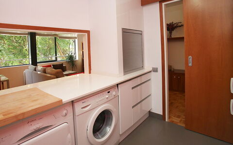 Vila Olimpica Pamplona: Room, Property, Cabinetry, Furniture, Laundry Room, Major Appliance, Kitchen, Countertop, Building, House