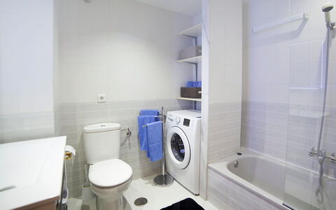 Calpe Calp 898: Bathroom, Property, Room, House, Architecture, Interior Design, Building, Plumbing Fixture, Bathtub, Floor