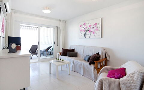 Calpe Calp 898: Property, Room, Furniture, Interior Design, Bedroom, Real Estate, Living Room, Building, House, Floor