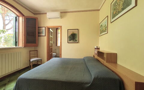 Orchidea: Interior Design, Bedroom, Bed, Wood, Furniture, Bed Sheet, Room, Bedding, Picture Frame, Floor