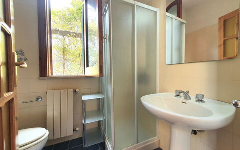 Orchidea: Plumbing Fixture, Flooring, Floor, Interior Design, Bathroom Sink, Sink, Bathroom, Plumbing, Room, Tap