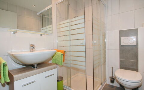 Collina: Bathroom, Property, Room, Tile, Interior Design, Plumbing Fixture, Floor, Architecture, Wall, Building
