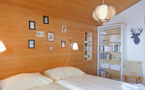 Bergkristall Apt. P: Bedroom, Room, Furniture, Bed, Property, Ceiling, Interior Design, Bed Sheet, Wall, Bed Frame