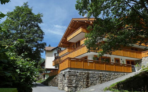 Bergfrieden Apt. 2: House, Property, Building, Architecture, Home, Residential Area, Real Estate, Cottage, Roof, Tree