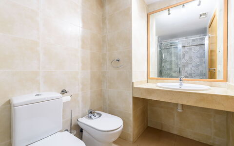 Nou Salou: Flooring, Floor, Plumbing Fixture, Interior Design, Toilet Seat, Toilet, Tile, Bathroom, Sink, Plumbing