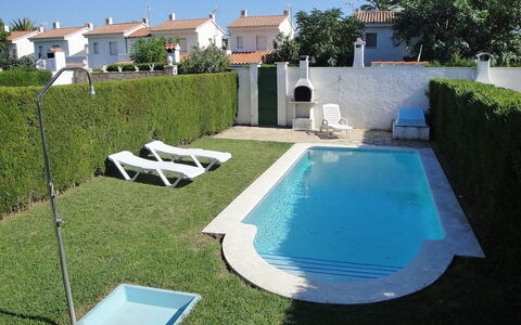 Montalt Viii: Swimming Pool, Property, Grass, Backyard, Artificial Turf, House, Sunlounger, Yard, Real Estate, Lawn