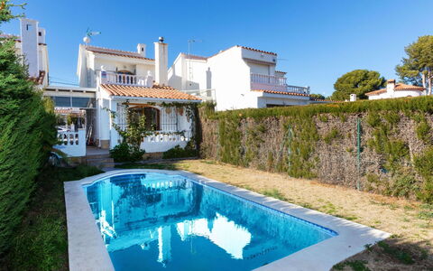 Casa Blanca: Water, Sky, Plant, Property, Building, Azure, Tree, Body Of Water, Grass, Swimming Pool