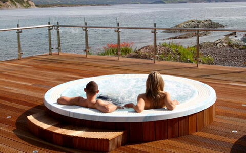 Pairc Na Saileac: Water, Comfort, Fence, Outdoor Furniture, Lake, Sky, Composite Material, Leisure, Landscape, Rectangle