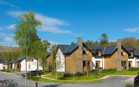 Pairc Na Saileac: Plant, Sky, Cloud, Building, Wheel, Window, House, Car, Tree, Road Surface