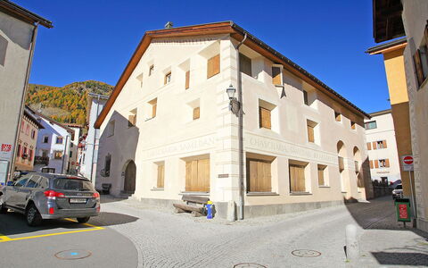 Chesa Chascharia 1: Neighbourhood, Town, Property, Residential Area, Building, Human Settlement, House, Street, Architecture, Real Estate