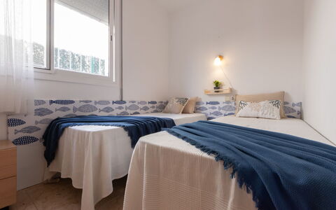 Flamenc 2: Bedroom, Wall, Wood, Linens, Bed, Interior Design, Bed Sheet, Bedding, Textile, Floor