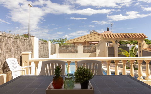 Fumadell: Property, Building, House, Home, Real Estate, Residential Area, Estate, Roof, Villa, Architecture