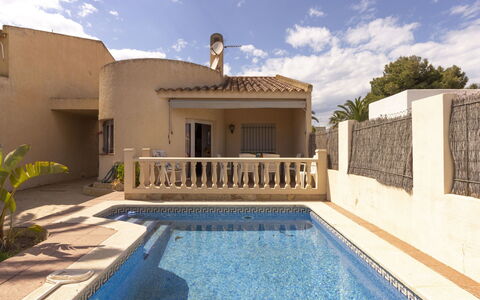 Fumadell: Property, House, Building, Real Estate, Swimming Pool, Home, Villa, Estate, Architecture, Residential Area
