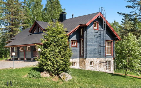 Syvärinkulta a: Grass, House, Cottage, Land Lot, Home, Estate, Lawn, Siding, Farmhouse, Porch