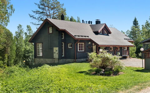 Syvärinkulta a: Grass, House, Cottage, Land Lot, Home, Estate, Lawn, Siding, Farmhouse, Porch