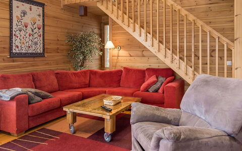 Syvärinkulta B: Furniture, Flooring, Floor, Couch, Interior Design, Wood, Living Room, Wood Flooring, Ceiling, Room