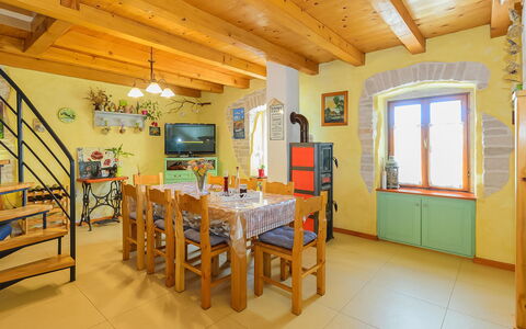 Loreta: Room, Property, Building, Ceiling, Real Estate, Interior Design, Furniture, House, Dining Room, Cottage