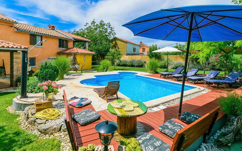 Loreta: Water, Plant, Sky, Cloud, Property, Building, Blue, Azure, Tree, Swimming Pool