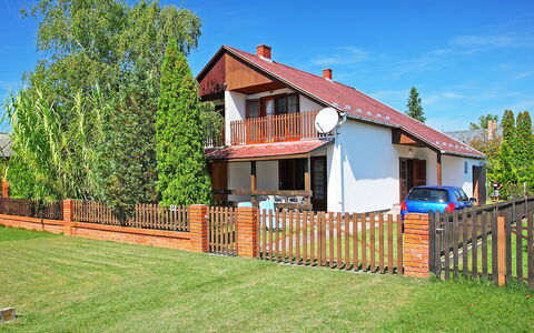 Betula: Sky, Plant, Window, Building, Fence, Tree, Wood, Land Lot, House, Cottage