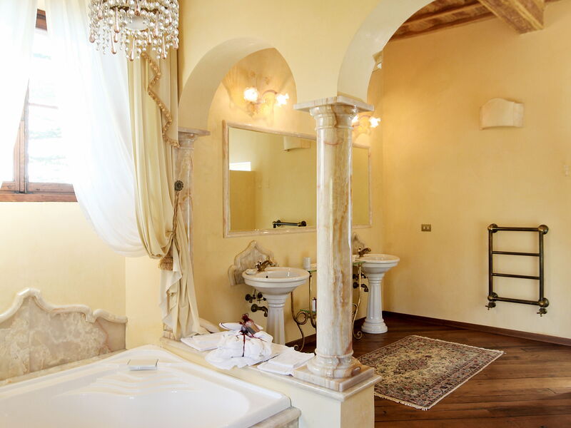 Accommodation:&nbsp;Classic Suite