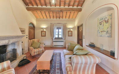 The Room 10 has a beautiful living room, where communicates with the room5 and the room 6 in a very familiar and comfortable with the sofa and a fireplace