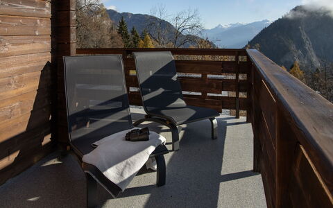 Plein Soleil B 19: Wood, Mountain Range, Hardwood, Hill Station, Ridge, Wood Stain, Alps, Balcony, Valley, Plank