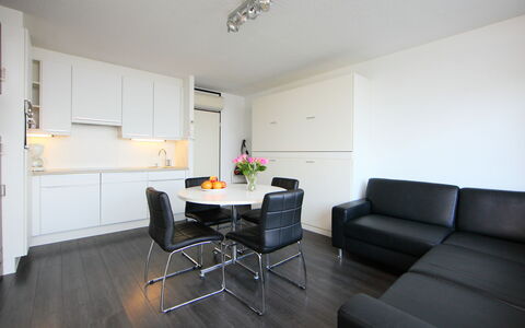 Accommodation:&nbsp;Studio 805 with Parking 410.8