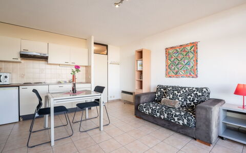 Accommodation:&nbsp;Studio 705 with Seaview 410.9