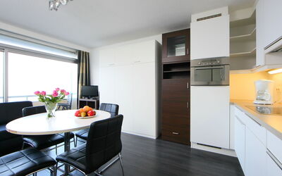 Accommodation:&nbsp;Studio 805 with Parking 410.8
