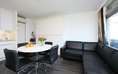 Accommodation:&nbsp;Studio 805 with Parking 410.8