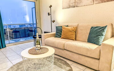 Accommodation:&nbsp;Studio 806 with Balcony 410.2
