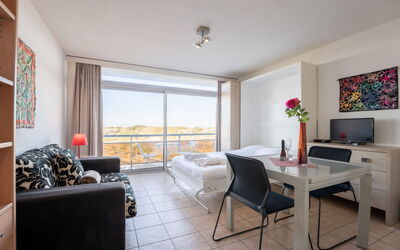 Accommodation:&nbsp;Studio 705 with Seaview 410.9