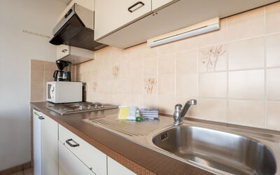 Accommodation:&nbsp;Studio 705 with Seaview 410.9