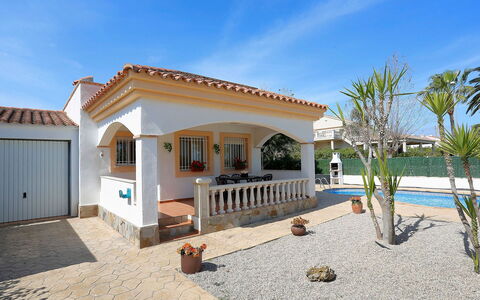Vicky: Property, House, Home, Building, Real Estate, Estate, Architecture, Villa, Vacation, Sky