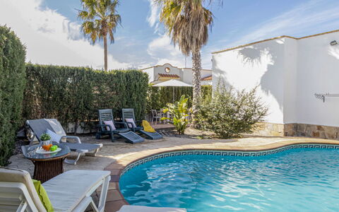 Miramar: Water, Cloud, Sky, Plant, Property, Furniture, Swimming Pool, Azure, Building, Tree