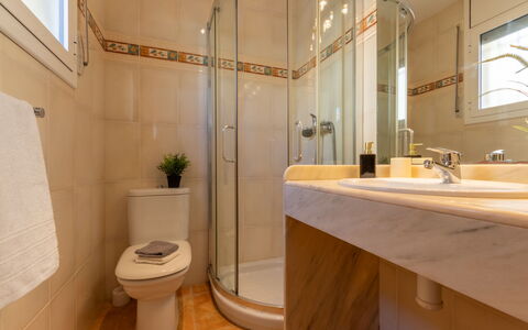 Sally: Mirror, Sink, Property, Plumbing Fixture, Tap, Building, Bathroom, Interior Design, Bathroom Sink