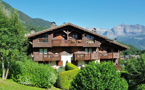 Les Hauts des Chavants: Sky, Mountain, Plant, Building, Property, Green, Tree, Natural Landscape, House, Land Lot