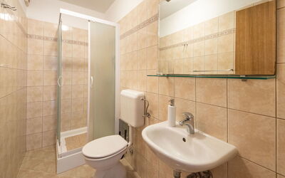 Accommodation:&nbsp;Balorda 100.4