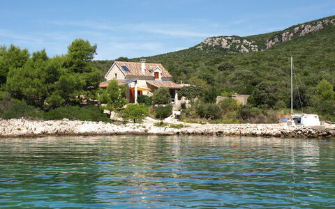 Jure: Body Of Water, Water, House, Sea, Inlet, Shore, Lake, Coast, Bay, River