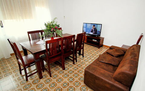 Mirko: Room, Property, Furniture, Living Room, Floor, Interior Design, Table, Real Estate, Hardwood, Building