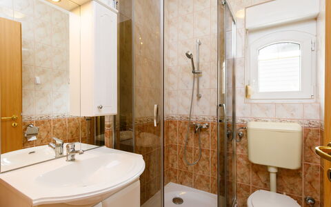 Balatonlelle 130: Brown, Mirror, Sink, Plumbing Fixture, Property, Tap, Bathroom Sink, Bathroom, Interior Design