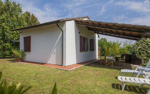 Casetta Ponticelli: Property, House, Building, Real Estate, Home, Cottage, Land Lot, Facade, Farmhouse, Backyard