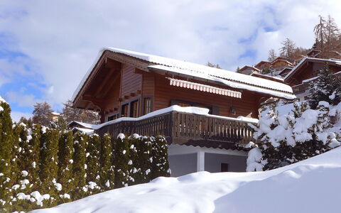 Bivak: Snow, Winter, Property, House, Home, Sky, Architecture, Mountain, Real Estate, Freezing