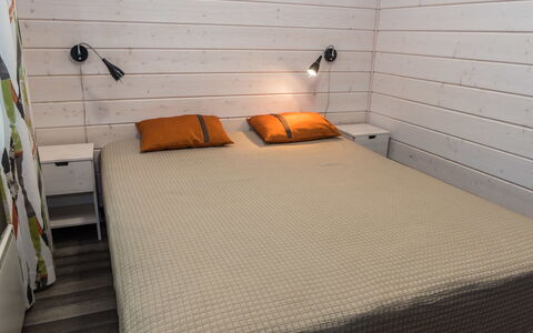 Villa Vuosseli C 2: Wood, Flooring, Bedroom, Floor, Interior Design, Bed Sheet, Bedding, Bed, Bed Frame, Linens