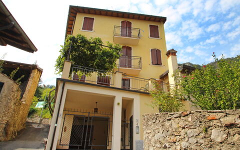Gargnano 250: Building, Cloud, Sky, Property, Plant, Window, House, Wood, Tree