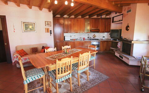 Gargnano 250: Room, Property, Building, Furniture, Real Estate, House, Interior Design, Table, Dining Room, Beam