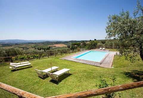 Arturo: Plant, Sky, Water, Swimming Pool, Shade, Tree, Grass, Land Lot, Outdoor Furniture, Rectangle